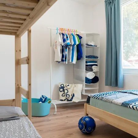 Family House Go To - Parking & Dog Yard بيت للعطل