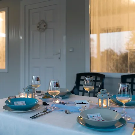 Family House Go To - Parking & Dog Yard بيت للعطل *